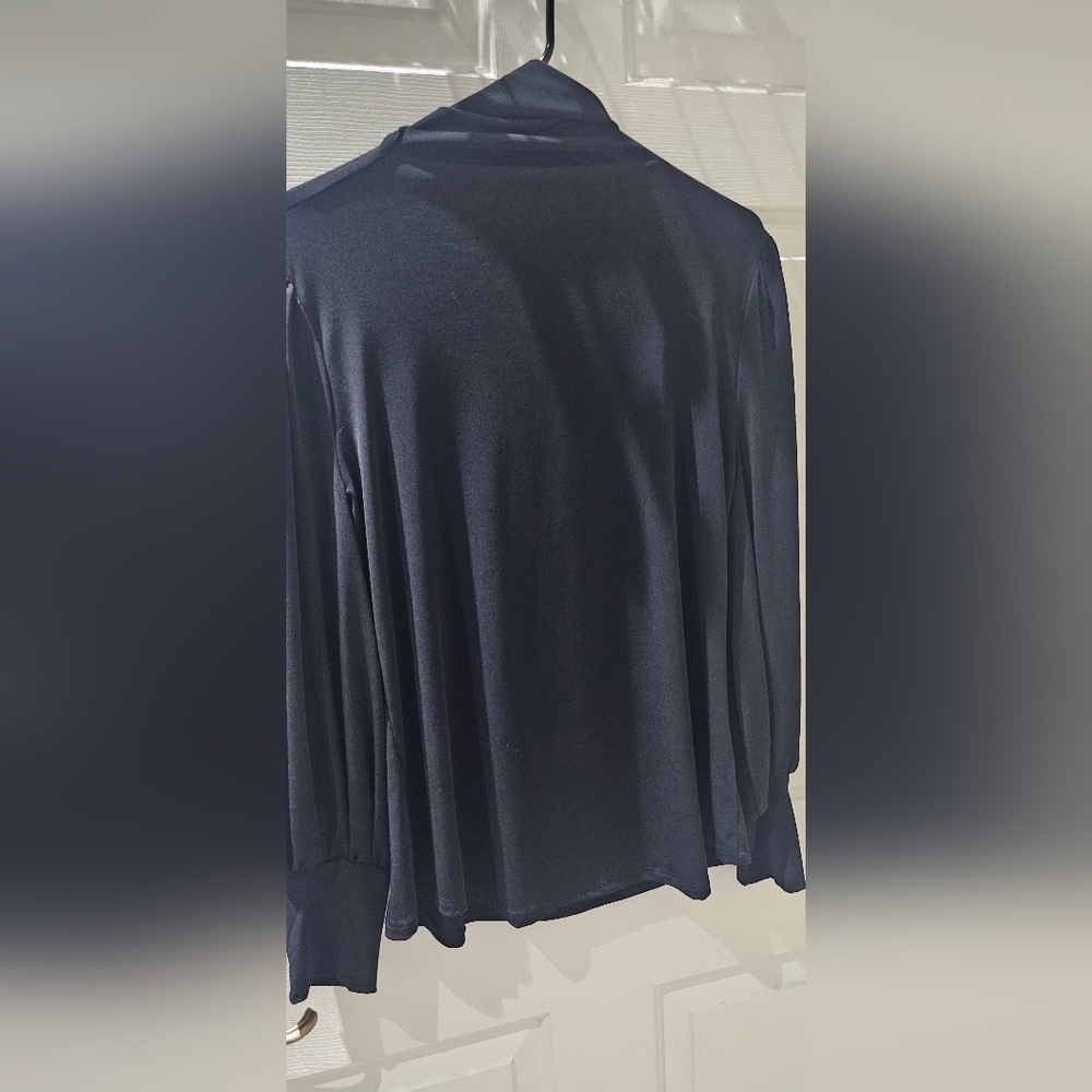 New York and Company Woman's Turtleneck Blouse that Slightly Balloon  Large  NWT